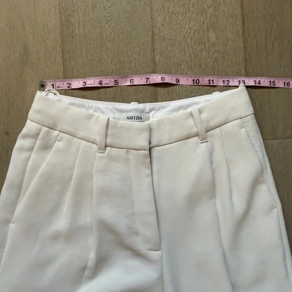 EUC aritzia effortless pant crepette CURVE FIT size 4 light birch - Picture 7 of 15